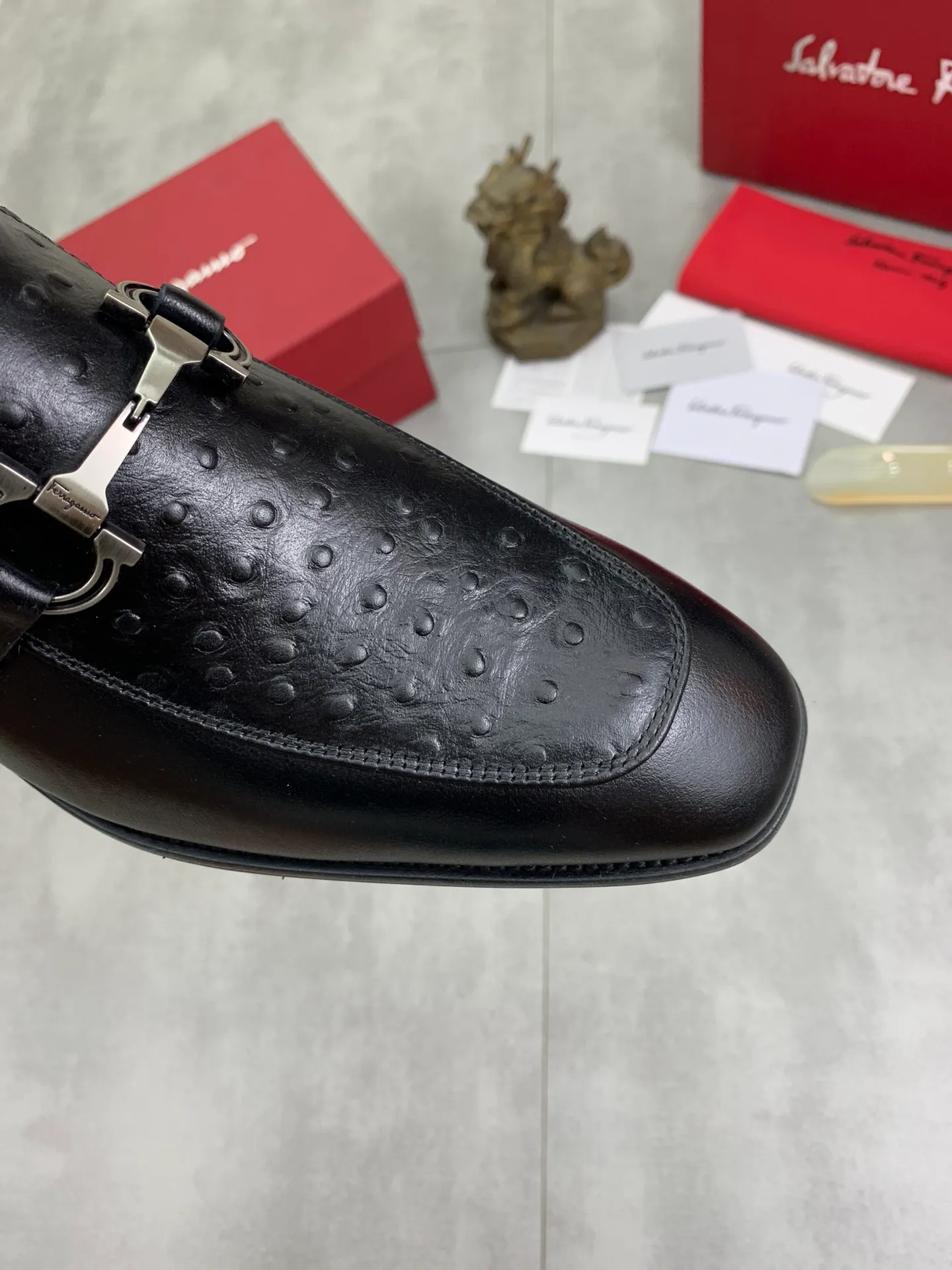 Men's Men's Shoes 💰P460💰[New Style] Water-dyed Niuli 🆘[Salvatore Ferragamo] Ferragamo's latest casual business leather shoes for men! Available at counters simultaneously! The fabric is made of specially imported original pebbled calfskin, and the lining is made of imported water-dyed cowhide. It is absolutely luxurious and leads the fashion trend. Matching code: 38-45 (46 can be customized) multiple colors available